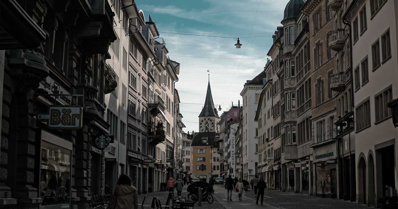 伯爵家の箱入り娘は婚儀のまえに逃亡したい