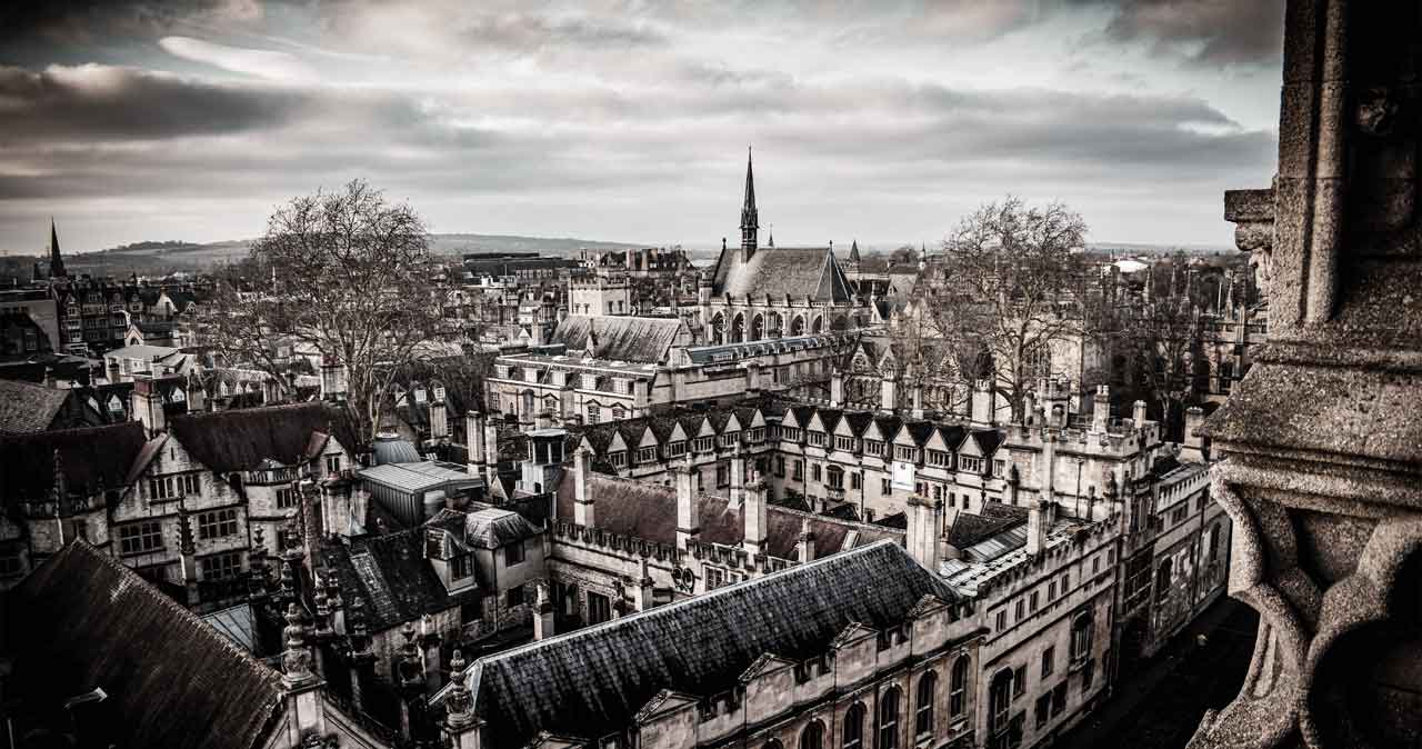 遠くの光に踵を上げて